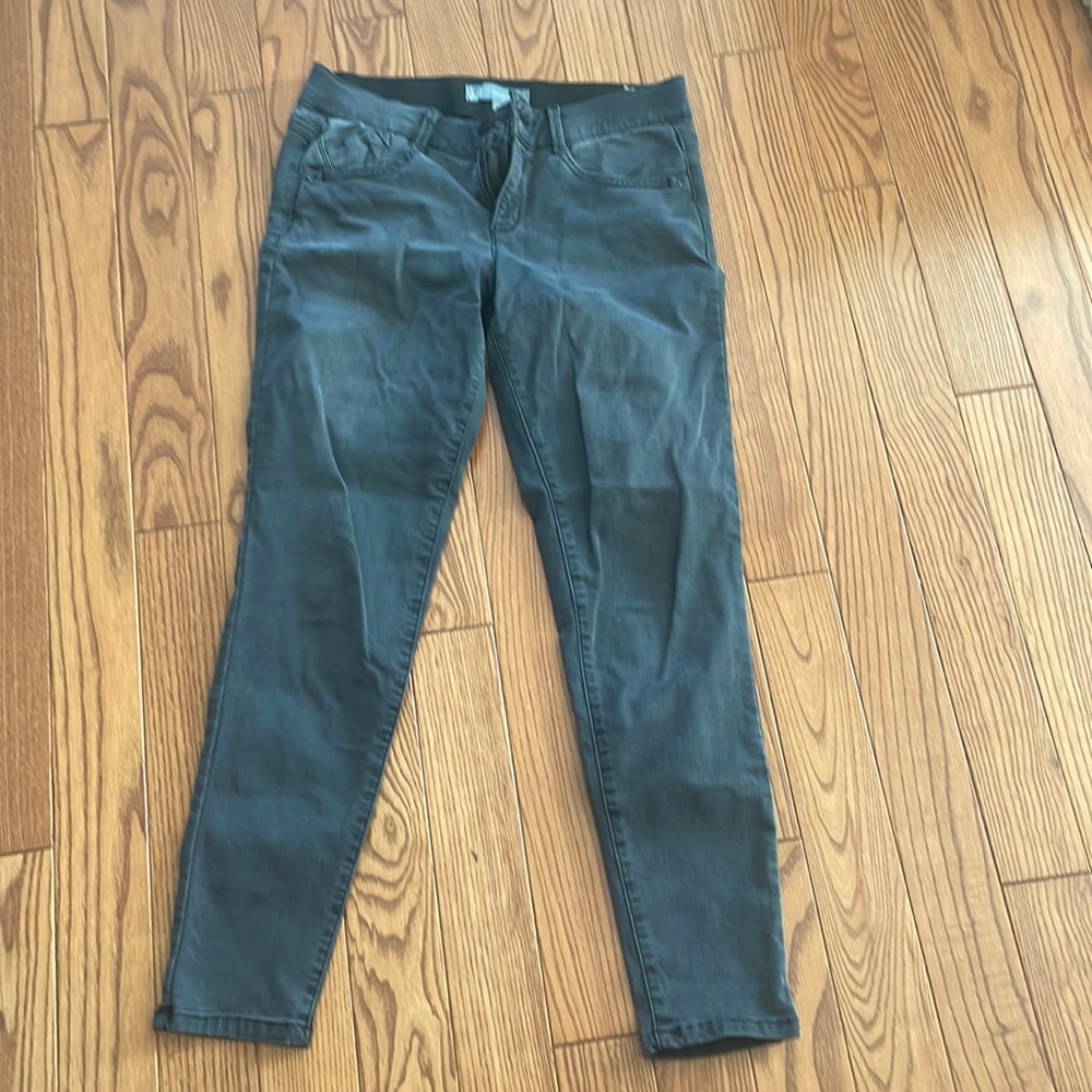 Wit & Wisdom ankle skinny jeans 25” inseam gray Absolution waistband